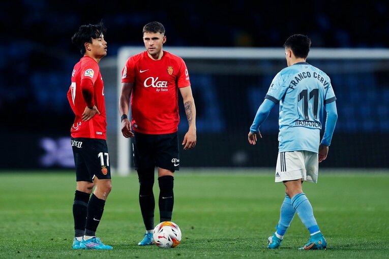 なぜ久保建英が“幻のアシスト”直後、代理監督と言い合いに？ レアル戦前に好調だがマジョルカは…〈撮影者の視点〉(26)