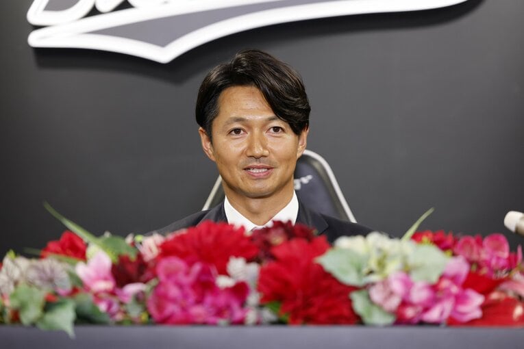 引退会見での唐川　©Chiba Lotte Marines