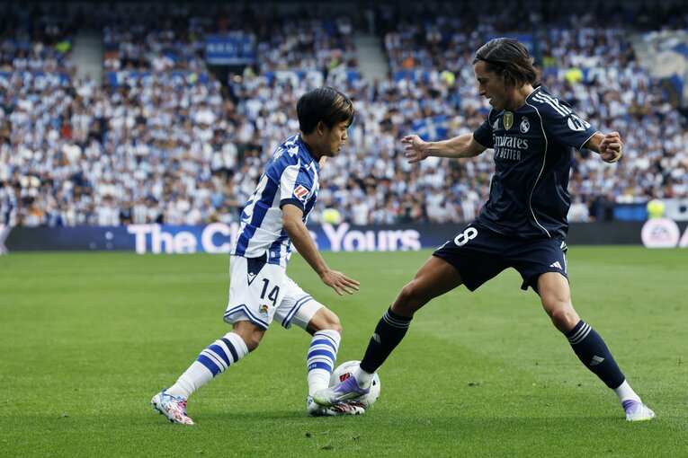 「万全じゃない時に無理を…」久保建英“マドリー戦途中出場”のナゼ「ソックスを履く左足首に包帯が」異変にカメラマンは気づいた(10)