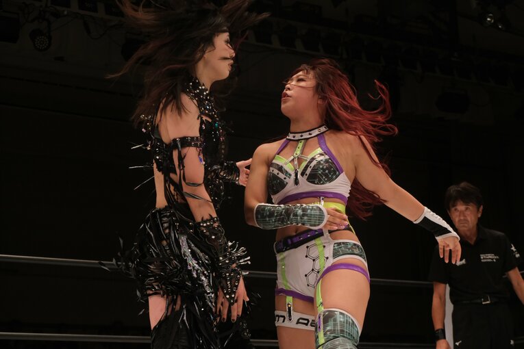 無料中継でも話題を集めた上谷沙弥vsAZM（9月27日）　©Norihiro Hashimoto