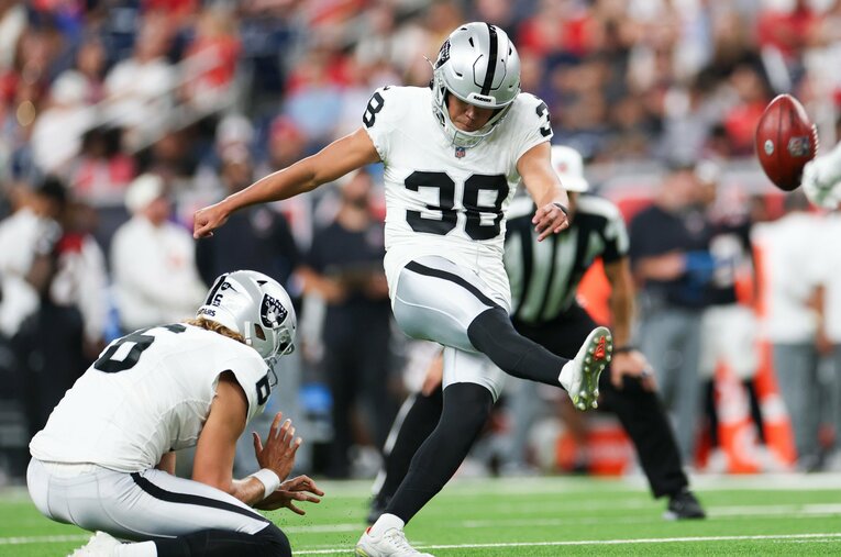 プレシーズンも含めて日本人選手初となるNFLでの得点を記録したレイダースのキッカー・松澤寛政　©Naoki Kitagawa