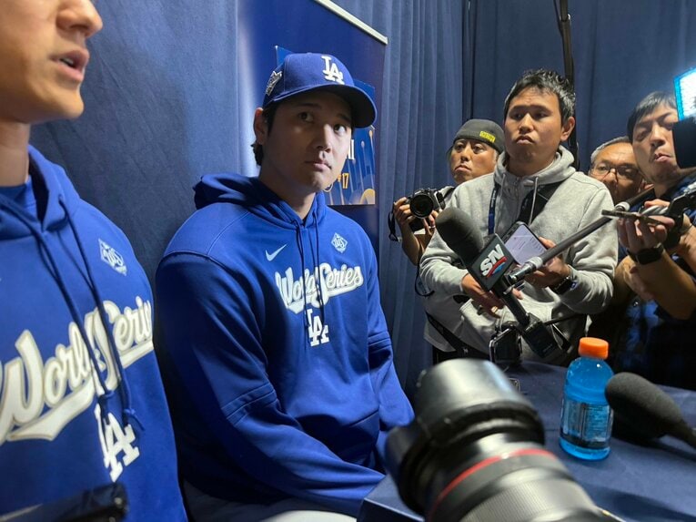 【“テレビに映らない”WS写真】前日会見の大谷と筆者…写真はまだまだ続きます　©Naoyuki Yanagihara