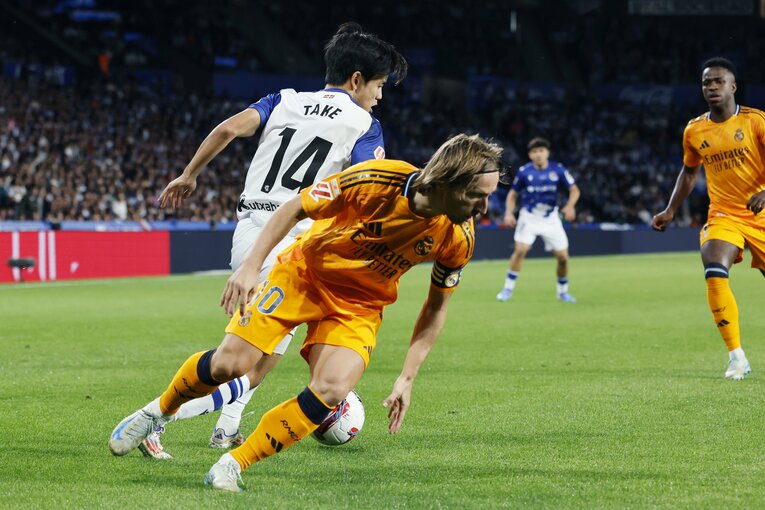 久保建英がマドリー戦後ファンに謝罪も…「エムバペとビニシウスはタケに手を焼いていた」カメラマン、久保本人が感じた「悪い中での好材料」(4)