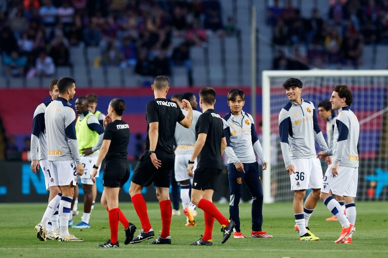 試合前に審判団から声をかけられる　©Daisuke Nakashima