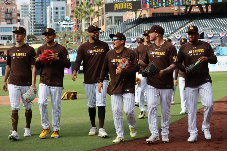 投手陣の仲間たちと　©Yuki Yamada