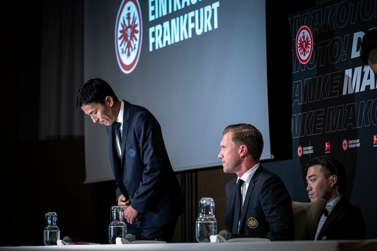 引退会見での“礼儀正しいお辞儀”　©Takuya Sugiyama