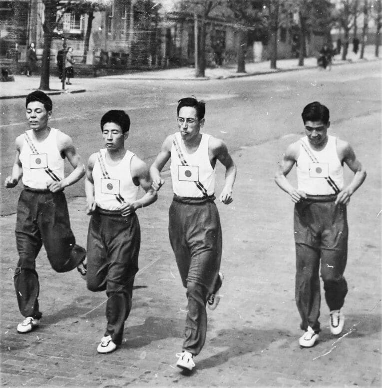 ボストンの街で練習する田中茂樹（左端）ら4選手（本人提供）