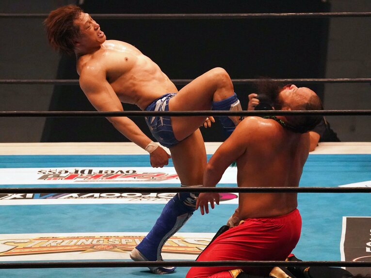 グレート-O-カーンにカミゴェを叩き込む飯伏