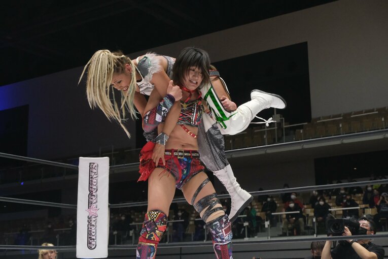 朱里とジュリア、“赤いベルト”戦を前にタッグ解散…スターダムを大きく変える「容赦なし」の対決とドンナ・デル・モンド結成秘話(17)