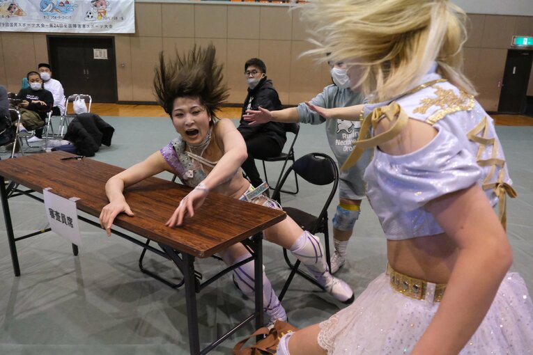 「可憐ですねぇ」人気女子レスラー・安納サオリに観客もウットリ…初の凱旋大会に滋賀が沸いた日「“絶対不屈彼女”は泣かないんです」(33)