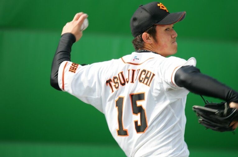 巨人でのルーキーイヤー。豪快に投げ込む辻内 ／ photograph by Koji Asakura