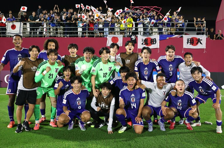 U-17W杯でベスト8入りした若き日本代表は、メキシコ代表との交流が話題になった ／ photograph by Mohamed Farag-FIFA/Getty Images