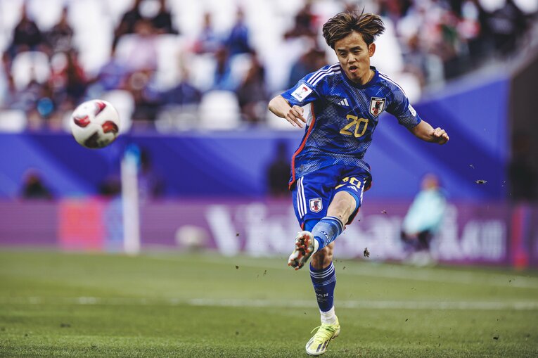 久保建英が上田綺世に送ったピンポイントのアーリークロス（2枚目／全4枚）©Kiichi Matsumoto