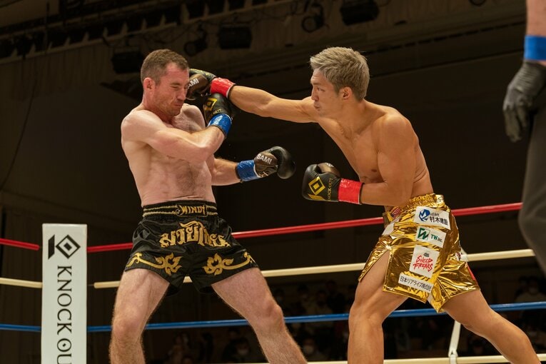 武来安を豪快なパンチでKOした松倉信太郎