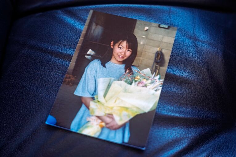 ファンの方から花束などをもらうことも多かった小田部さん。自分の写った写真を送ってくるファンもいたという　©Takuya Sugiyama