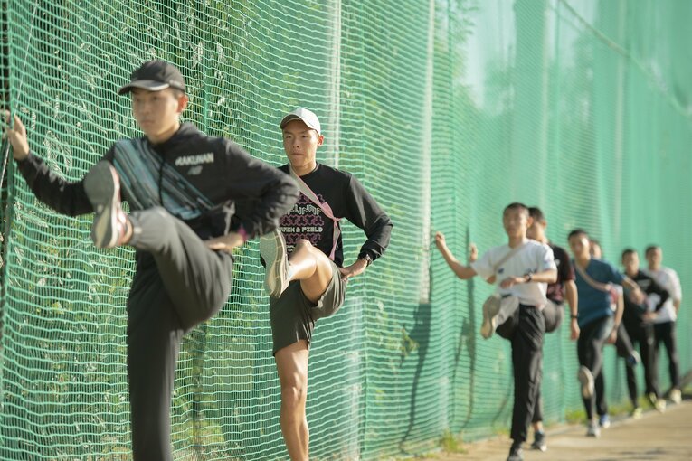 【高校駅伝発掘写真】真剣な表情でトレーニングを行う佐藤圭汰　©Miki Fukano