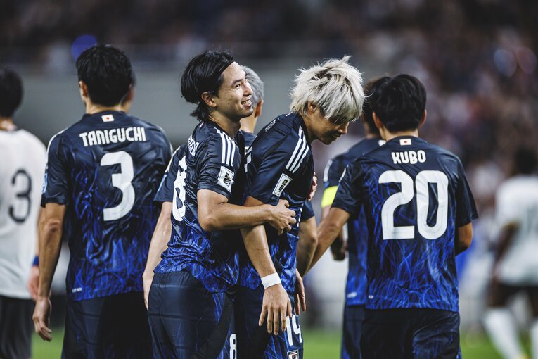 南野拓実も笑顔で祝福（14枚目／全15枚）©Kiichi Matsumoto