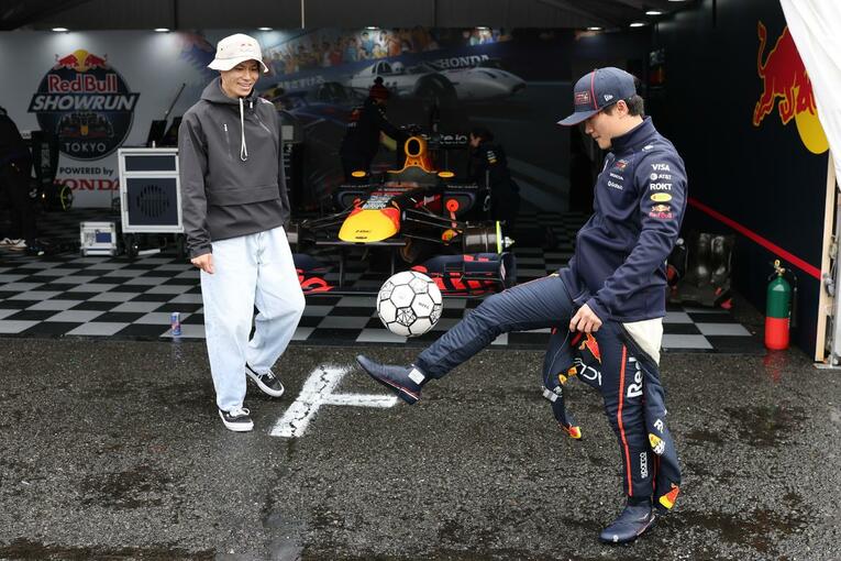 角田とレッドブルが東京・お台場で派手にデモランした『Red Bull Showrun x Powered by Honda』の模様　©Getty Images / Red Bull Content Pool