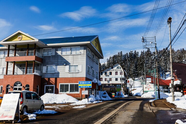 電車内でのマナー「飲酒やおしゃべりに気を付けましょう」スキー列車に若者殺到のブームも…日本人はいつからスキーに行かなくなった？(15)