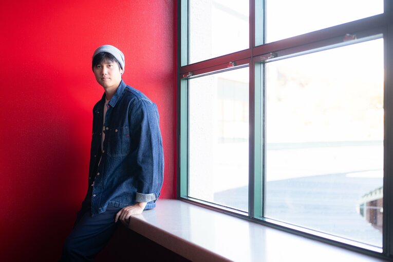 ラフな装いでNumberのインタビューに応じた大谷翔平　©Nanae Suzuki