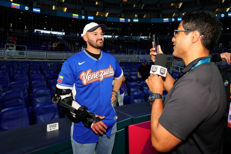 裏方としてチームを支えたパブロ・ロペス。出場はならなかったが、母国の優勝に貢献した　©︎Kelly Gavin/WBCI/MLB Photos via Getty Images