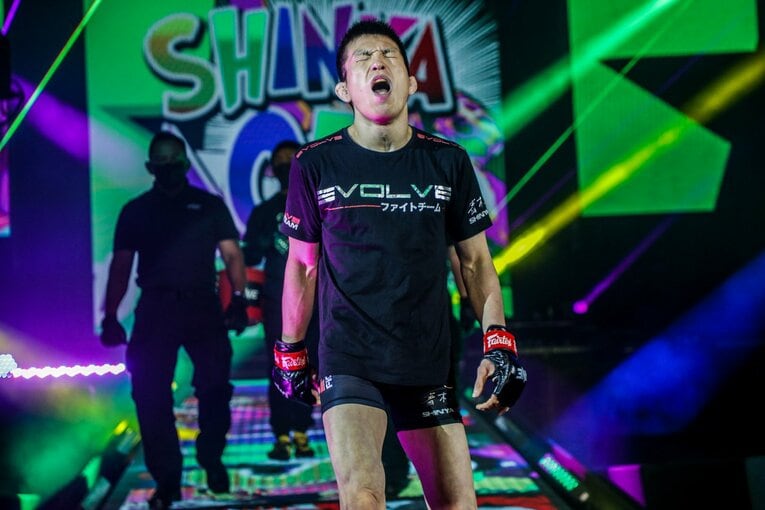 「那須川天心や武尊とは違うんですよ、僕は」青木真也が因縁の秋山成勲に大逆転KO負け…帰国して語った本音とこれから「50歳になっても」(12)