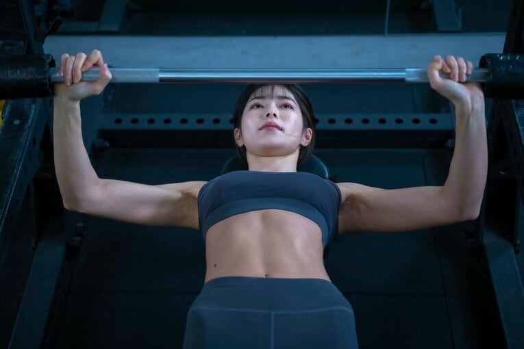 「ジョジョ立ち写真」に19万いいね…とももともも25歳に聞く撮影のウラ側「コスプレにも肉体美が求められている」《特別グラビア》(52)