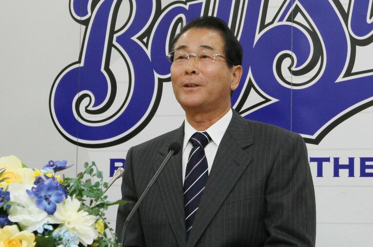 横浜DeNAベイスターズのGMに就任し、記者会見する高田繁 ／ photograph by JIJI PRESS