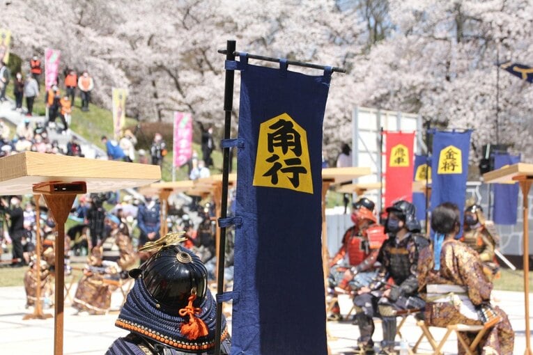 藤井聡太竜王「大変参考になったで“ござる”」初出演した《人間将棋》を現地取材… 観る将マンガ家が超楽しんで描いてみた(69)