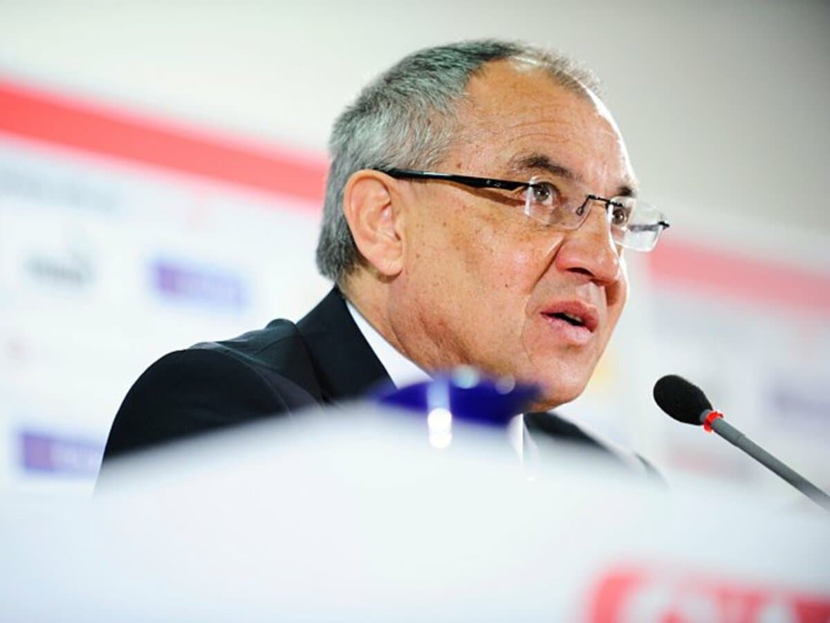 Clベスト8進出なのに 何故 マガト監督 シャルケ解任劇の謎 ブンデスリーガ Number Web ナンバー