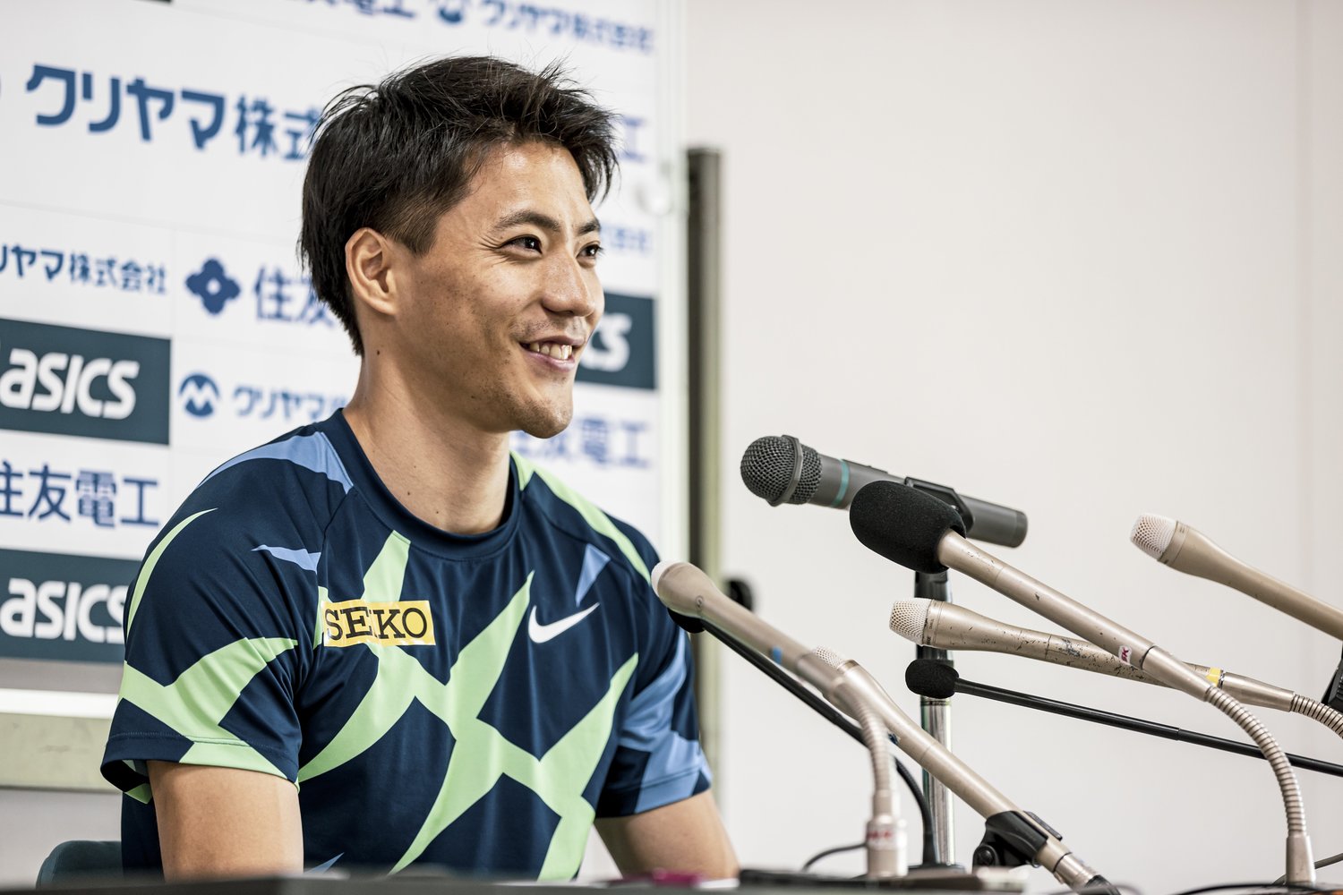 日本新記録を出した後の会見で、山縣は「いつも近くで支えてくれるチームメイトがすごく力になった」と感謝のコメントを残した