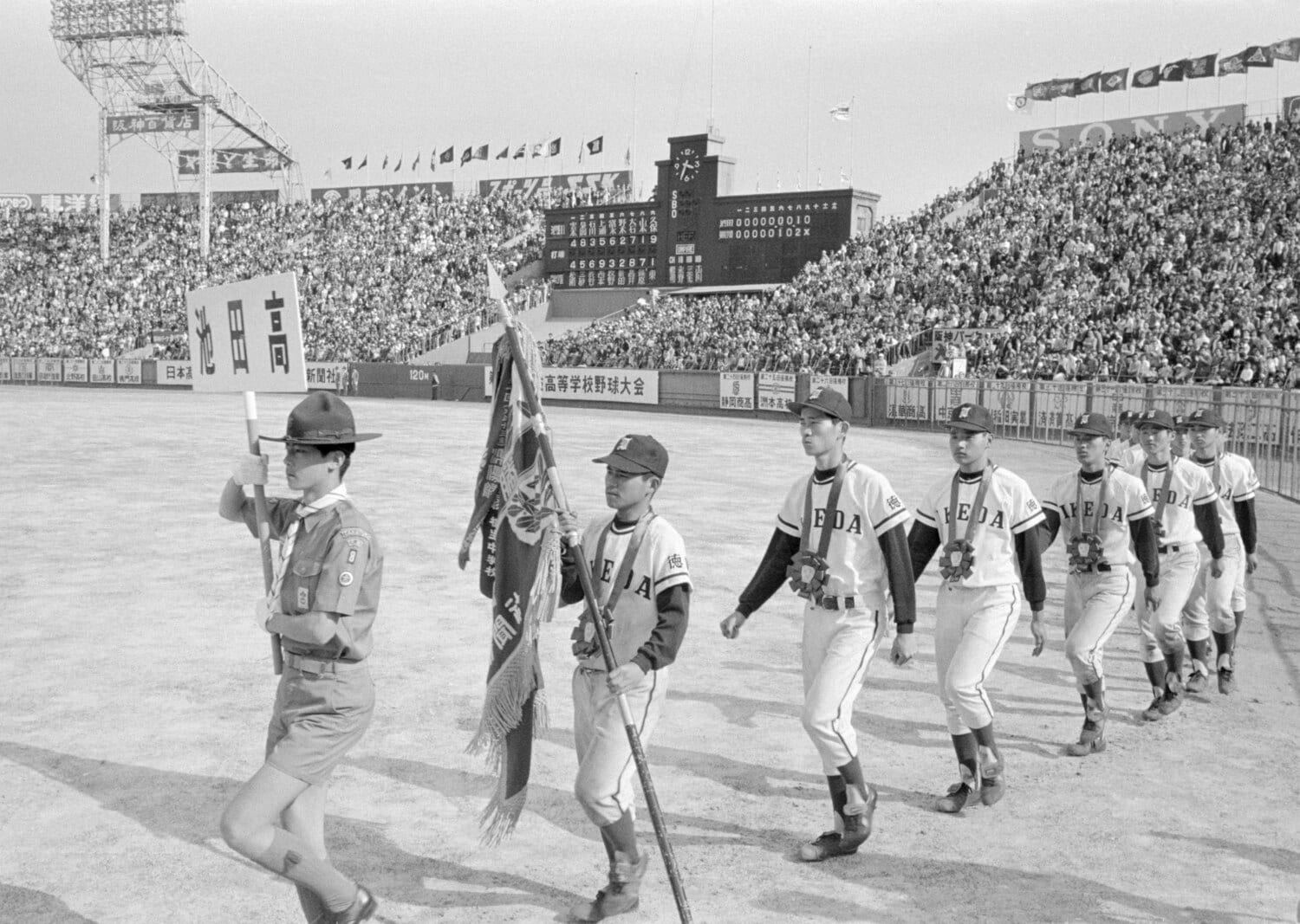 センバツ準優勝に輝いた1974年のチームは「さわやかイレブン」の愛称で話題を集めた　©JIJI PRESS