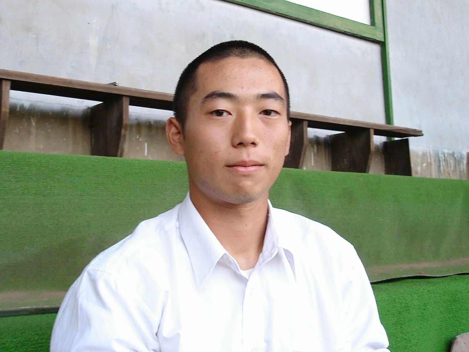 2007年、東大1年のときに取材を受ける安原。20年ぶりの東大理三所属の野球部員に注目が集まった　©JIJI PRESS