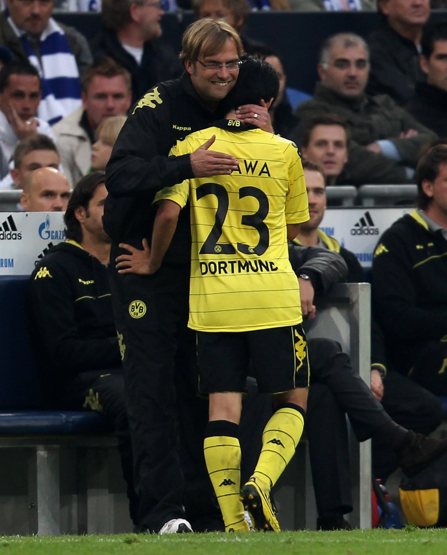 香川を熱く抱きしめるクロップ©Getty Images