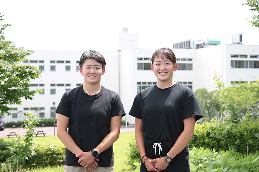 ゴルフ界期待の新星ツインズ・岩井姉妹が歩んだ“プロ合格”までの長い道のり…「おめでとうメールは100件ずつぐらい、全部返しました」＜Number Web＞ photograph by Musashigaoka College