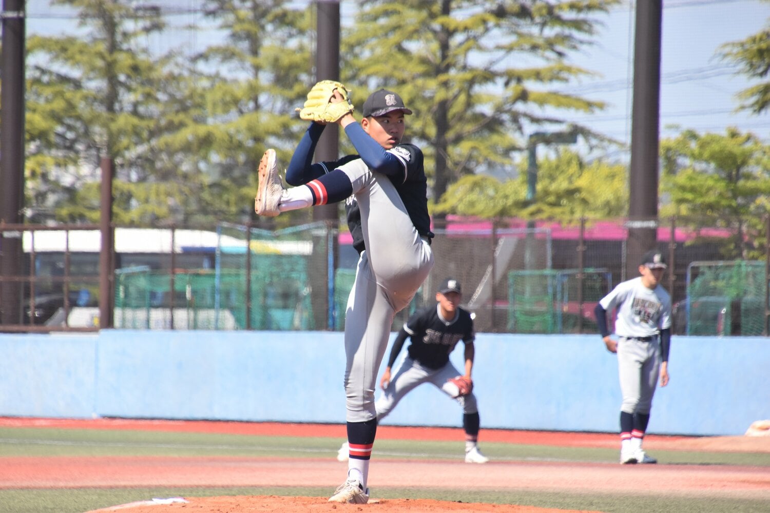 まるで佐々木朗希…のフォームで投げる山口廉王 ©Takahiro Kikuchi