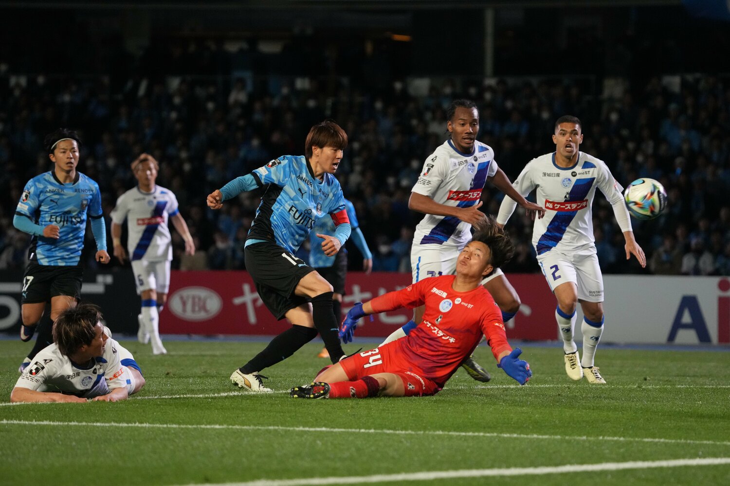 冷静にループで決めた脇坂泰斗の同点弾　©Masashi Hara/Getty Images