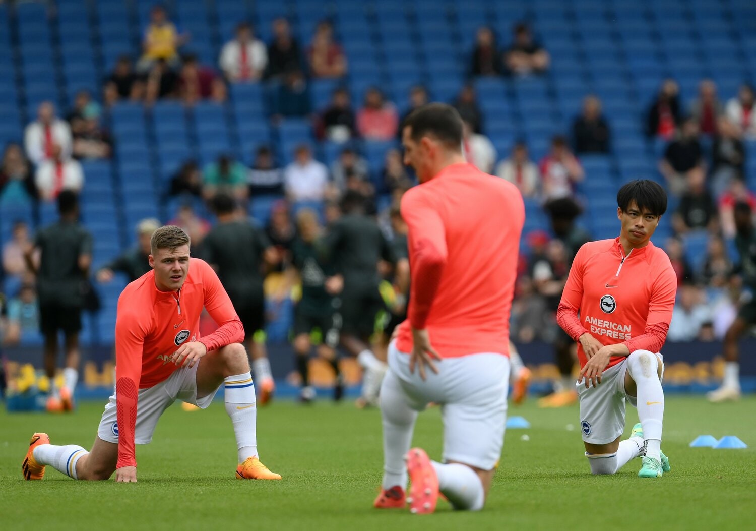 サウサンプトン戦前のファーガソン（左）と三笘　©Getty Images