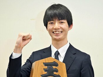 「藤井聡太を誰が倒すのか？」年下棋士は“わずか3人”という驚きの事実…1学年下、上野裕寿（20歳）が語る「（藤井先生は）遠い存在です」＜Number Web＞ photograph by KYODO