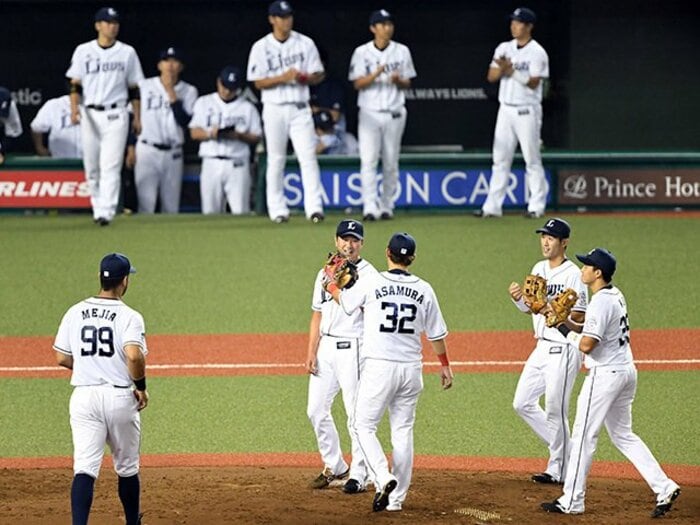 3年連続Bクラスの西武に微かな光。中継ぎ陣の奮投と、森の捕手起用。＜Number Web＞ photograph by NIKKAN SPORTS