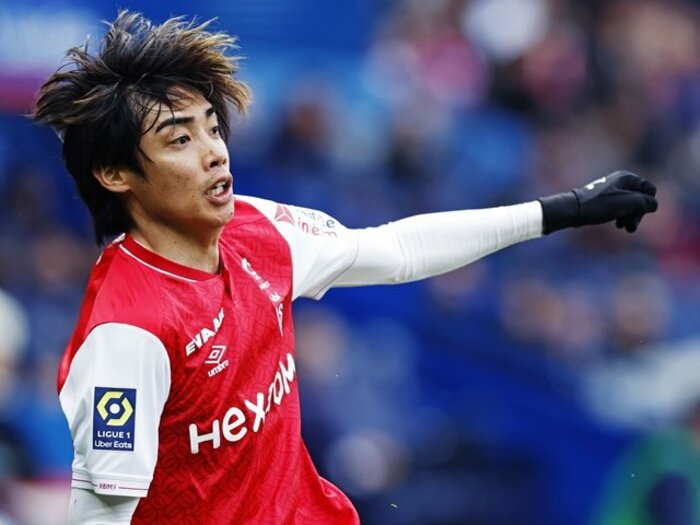 伊東純也は日本代表選外だが「フランス代表DFとの攻防で高い精度」強豪PSG戦、先制ゴール起点のち“深く一礼”…撮影カメラマンは見た＜Number Web＞ photograph by Daisuke Nakashima