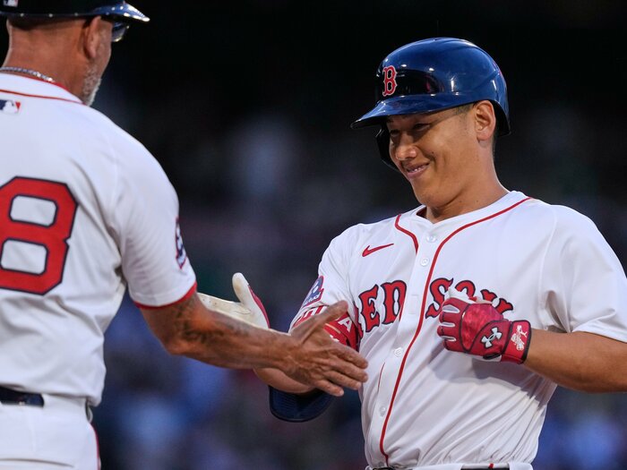 「注射を打って…先が見えなかった」32歳吉田正尚が明かした“壮絶なリハビリ”…冷遇→感動の復帰戦ウラ側「ただ、トレード期限まで“波乱”は続く」＜Number Web＞ photograph by AP/AFLO