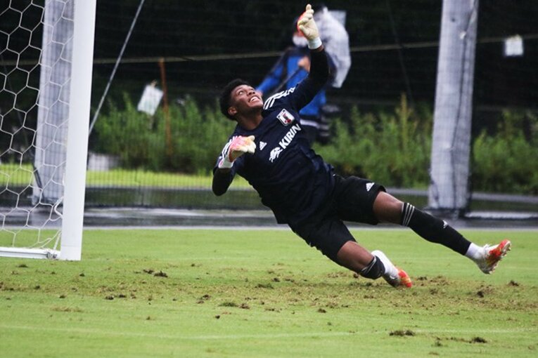 鈴木彩艶 ／ photograph by Takahito Ando