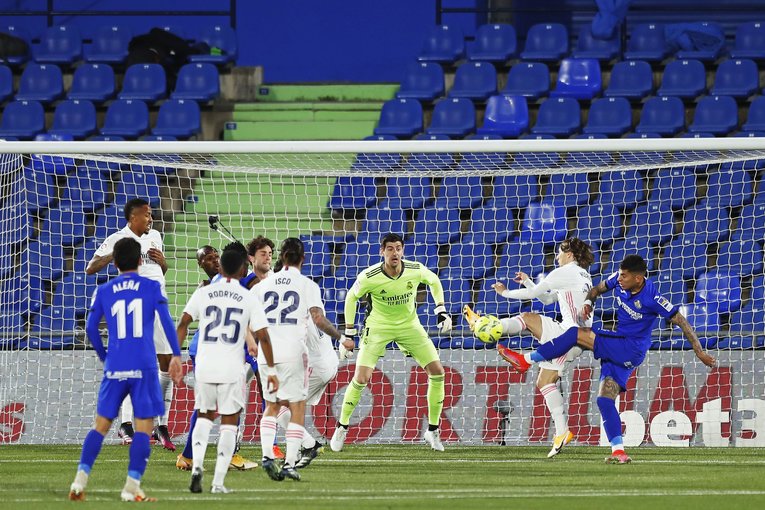 モドリッチまでもが身体を投げ打ってヘタフェの攻撃を凌ぐ©Daisuke Nakashima