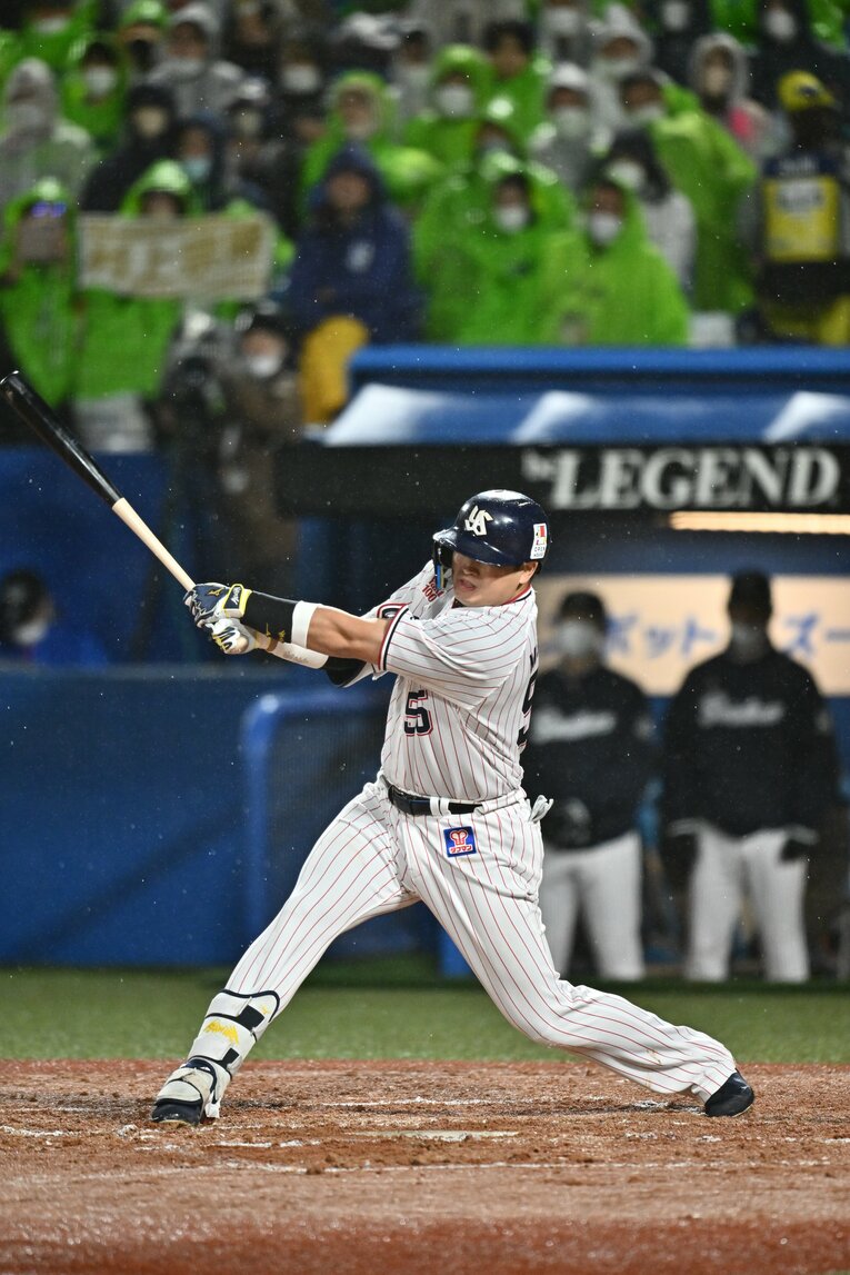 CSファイナル第2戦、逆転の2ランを放ったヤクルト村上　©︎Hideki Sugiyama