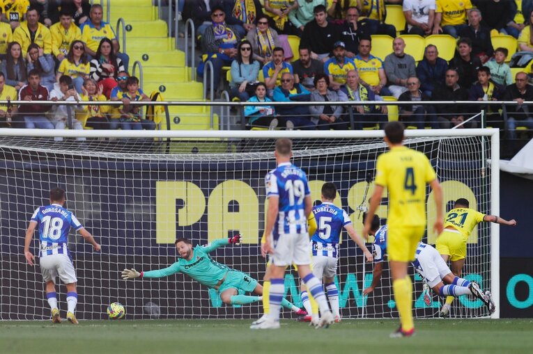 「久保建英とシルバが絡めば何かが起こる」でも2人の代わりは…不調ソシエダで奮闘“タケのクロスバー直撃弾、古巣選手との旧交”を撮った(19)