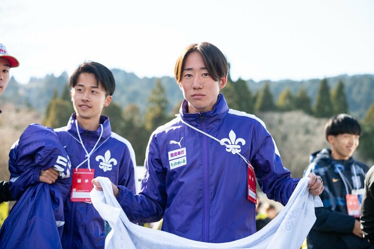 往路ゴールを待ち受ける立教大の馬場賢人（3年）　©Nanae Suzuki