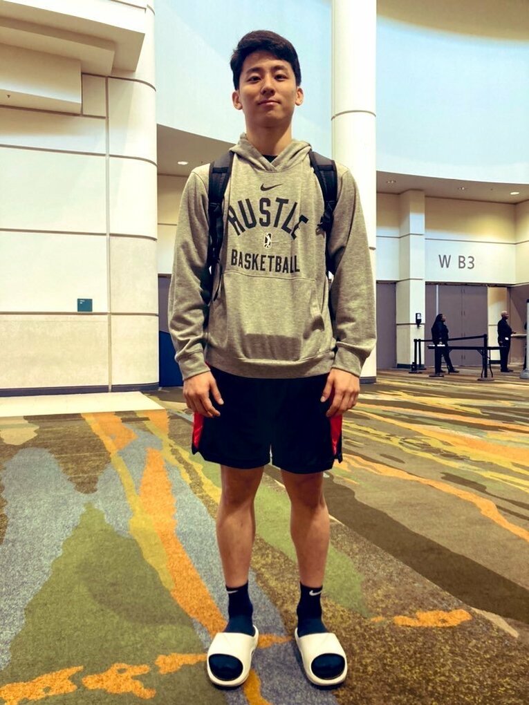 ウィンターショウケースで取材に応じた河村勇輝（筆者撮影）