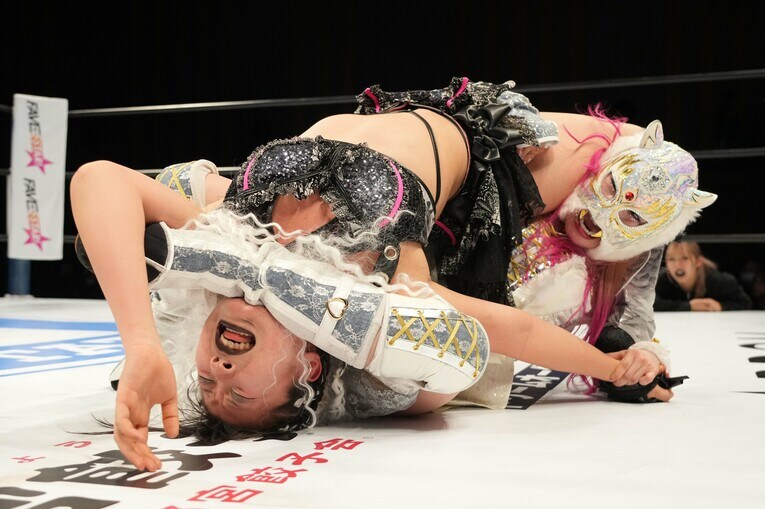 スターライト・キッドは黒虎脚殺で吏南からギブアップを奪った　©Essei Hara