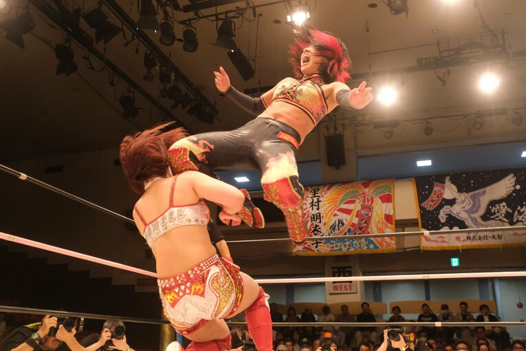 水着グラビアも披露のアイドル路線から急転換…素顔は“オラオラ”、スターダムのベルトも獲得した岩田美香の渇望「総合格闘技かキックにも」(83)